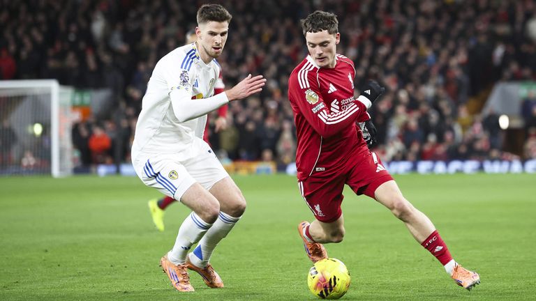 Liverpools Florian Wirtz (r.) in Aktion gegen Leeds.