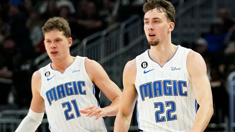 Franz  (r.) und Moritz Wagner (l.) treten am Donnerstag mit ihren Orlando Magic in Berlin an. 
