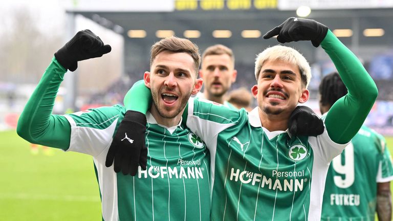 Das Kleeblatt darf sich überraschend über drei Punkte in Kiel freuen. 