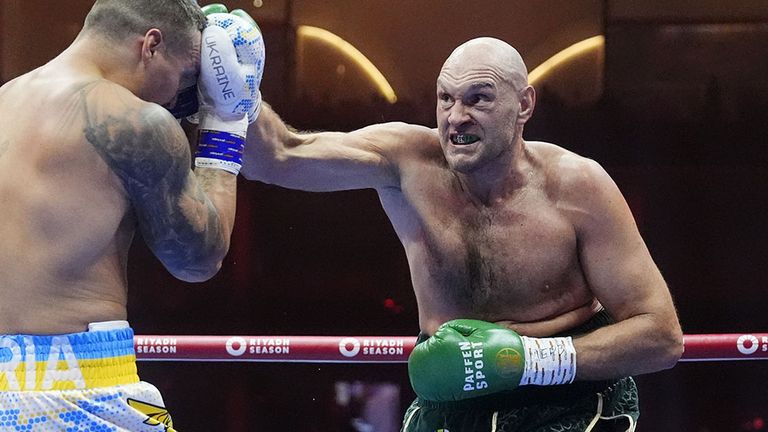 Tyson Fury (r.) kehrt erneut in den Box-Ring zurück.