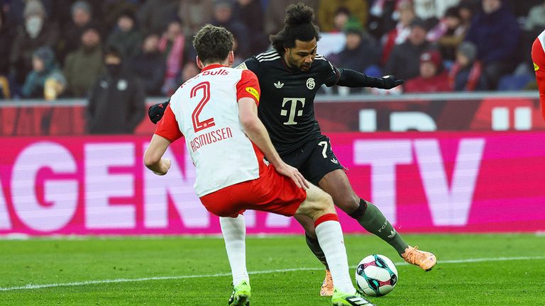 Bayern-Star Serge Gnabry (r.) im Spiel gegen den FC Red Bull Salzburg.