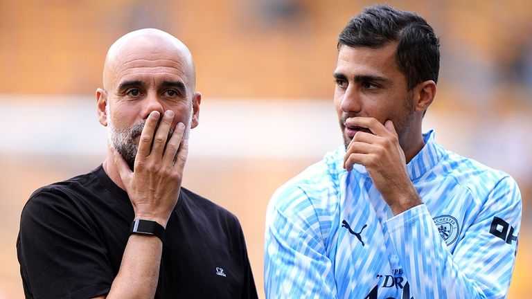 City-Starcoach Pep Guardiola (l.) mit seinem Star-Rückkehrer Rodri.