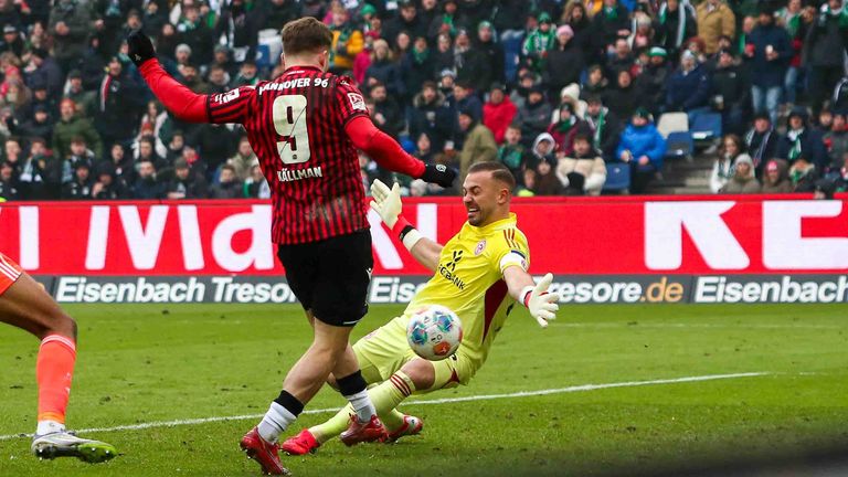 Benjamin Källman erzielt den 2:0-Führungstreffer gegen Fortuna Düsseldrof.