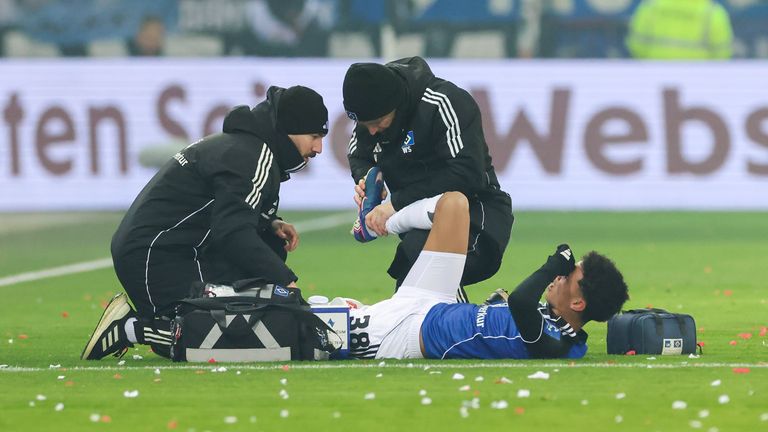 HSV-Profi Alexander Rössing-Lelesiit verletzt sich im Derby beim FC St. Pauli schwer.