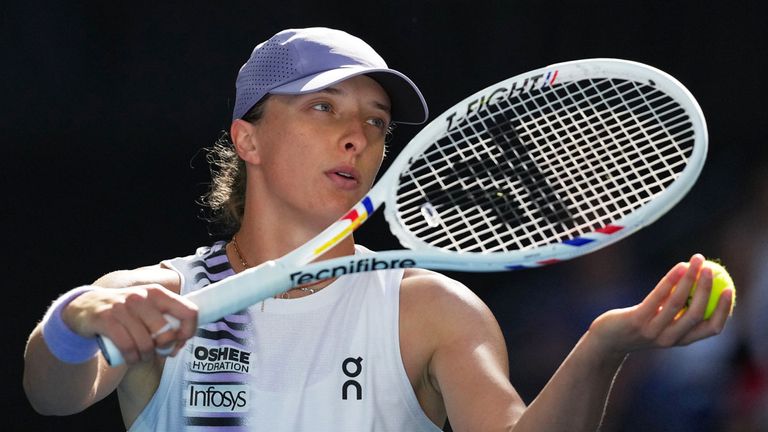 Iga Swiatek lässt bei den Australian Open gegen Marie Bouzkova nichts anbrennen.