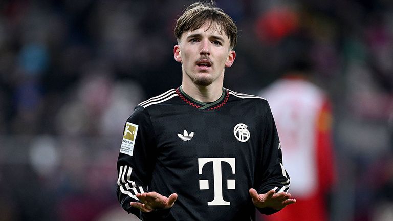 Bayern-Juwel Lennart Karl mit seiner Jubel-Pose nach dem ersten seiner zwei Tore in Salzburg.