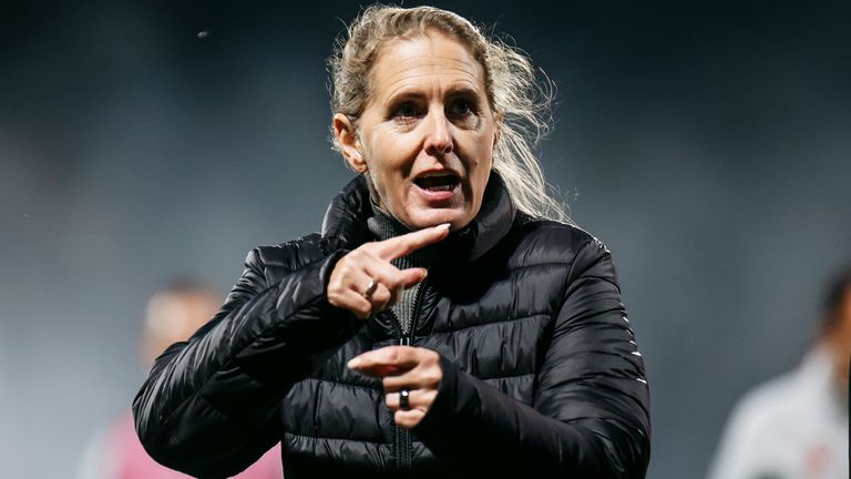 Britta Carlson verlängert in Köln.