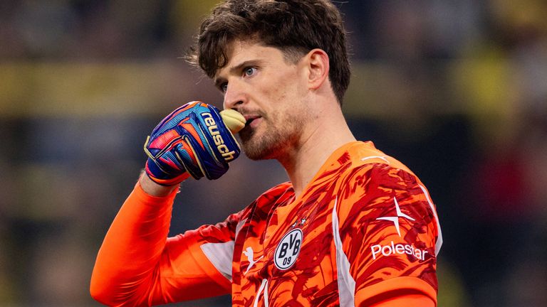 Gregor Kobel musste vorzeitig aus dem BVB-Trainingslager abreisen. 