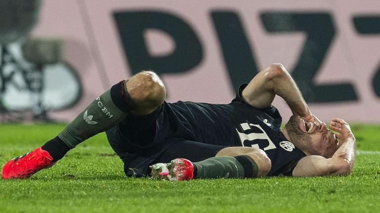 Bayern-Star Konrad Laimer zog sich im Bundesliga-Duell gegen den 1. FC Köln einen Muskelfaserriss in der linken Wade zu.