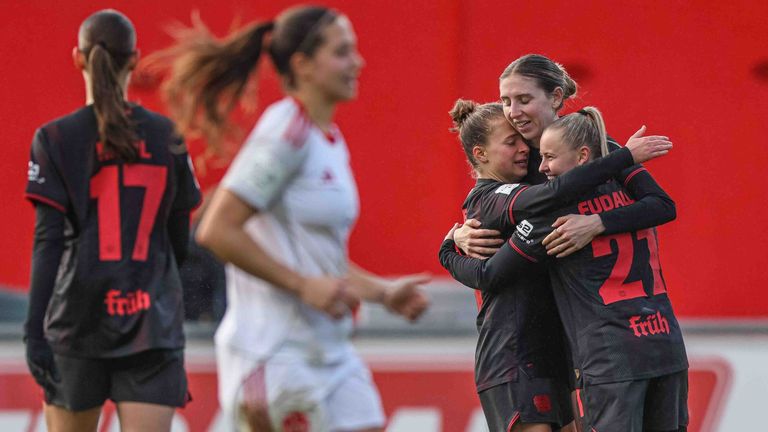 Bayer Leverkusen besiegt Aufsteiger 1. FC Nürnberg mit 4:0.