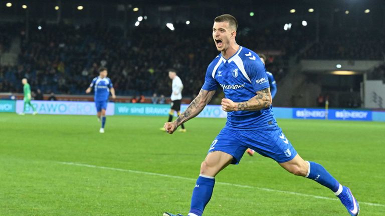 Mateusz Zukowski brachte Magdeburg mit seinem Treffer gegen Braunschweig in Führung. Magdeburg trifft Samstag im Topspiel auf Dresden.