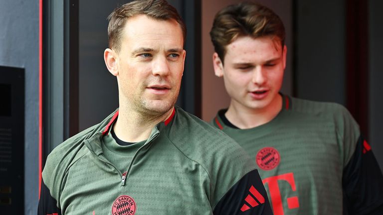 Manuel Neuer (l.) und Jonas Urbig (r.) bilden das Torhüterduo des FC Bayern.