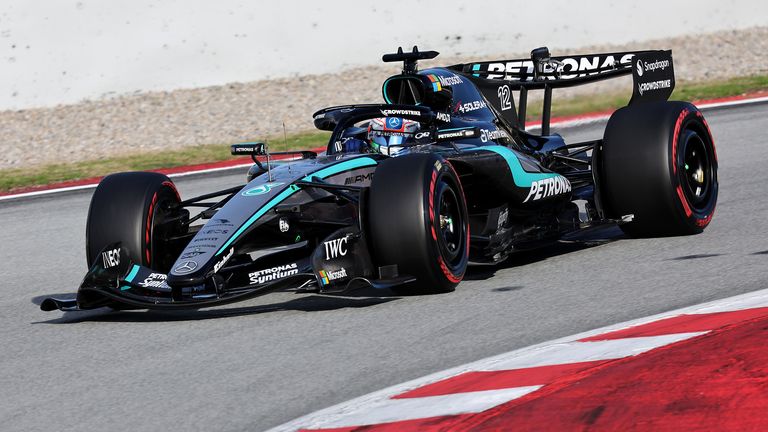 Kimi Antonelli am Steuer des neuen Mercedes W17. (Copyright: Steve Etherington for Mercedes-Benz Grand Prix Ltd.)