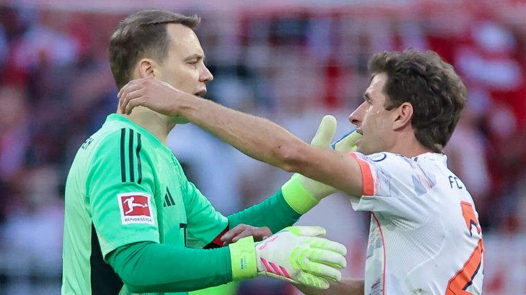 Thomas Müller (r.) und Manuel Neuer (l.) befinden sich beide im Spätherbst ihrer Karriere. Beenden sie diese womöglich zeitgleich?