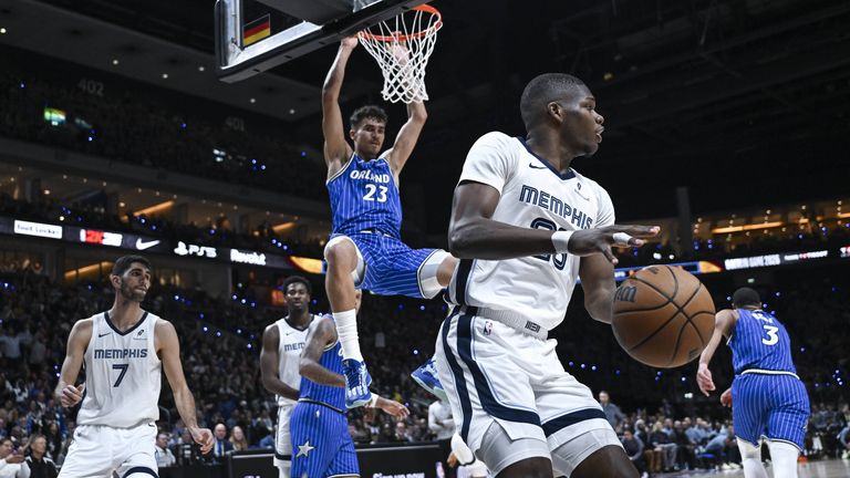 Der Deutsche Tristan Da Silva (Nr. 23) und die Orlando Magic gewinnen das Berlin-Game 2026 gegen die Memphis Grizzlies mit 111:118.