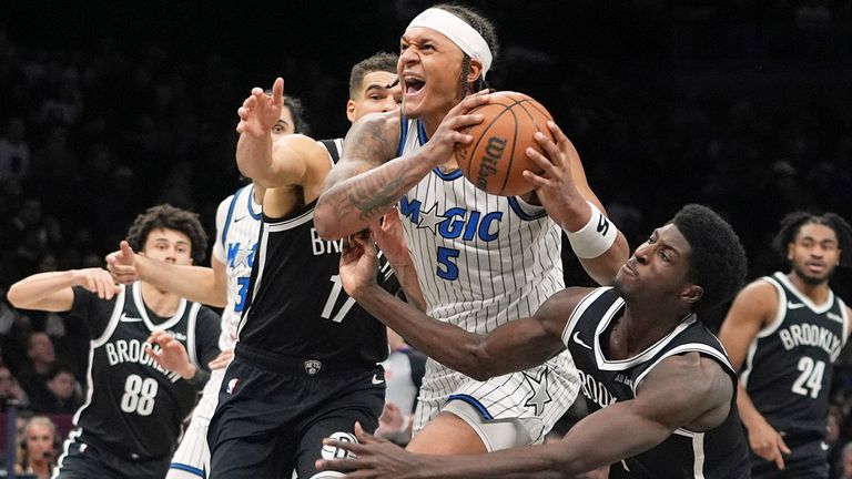 Paolo Banchero (vorne) führt Orlando zum Sieg gegen Brooklyn.