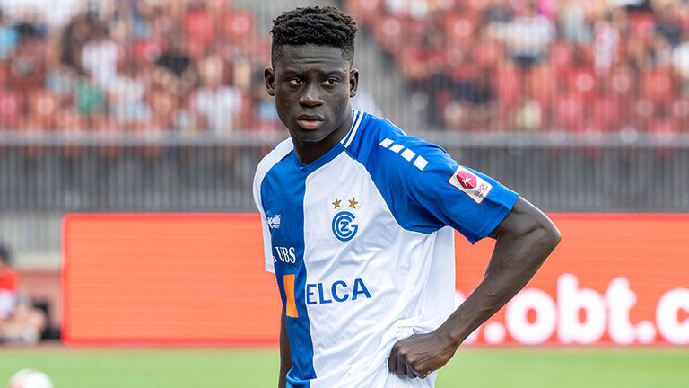 Bayern-Neuzugang Bara Sapoko Ndiaye hier im Sommer noch als Gastspieler im Trikot des Grasshopper Club Zürich.