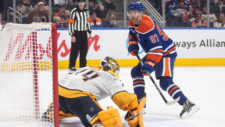 Connor McDavid (97) erzielt gegen Nashville Predators  einen Hattrick und führt die Edmonton Oilers zu einem deutlichen 6:2-Sieg.  