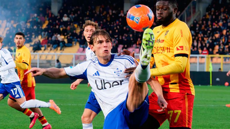 Nico Paz (m.)  könnte das größte Schnäppchen im Weltfußball werden.