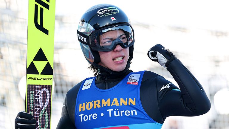 Ren Nikaido ballt die Faust nach einem seiner Sprünge.