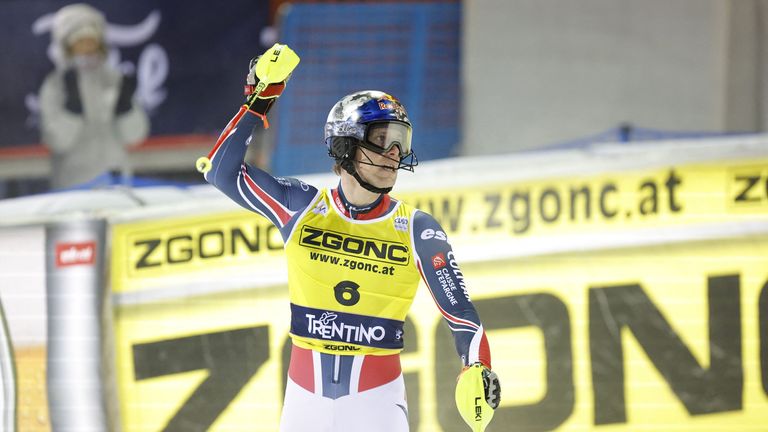 Clément Noël sicherte sich den Sieg beim Nachtslalom von Madonna di Campiglio. Am Wochenende steigt der Riesenslalom in Adelboden. 