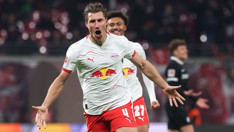 Willi Orban jubelt nach seinem Treffer beim 2:0-Sieg gegen Freiburg. Am Samstag kommt das Topspiel gegen die Bayern. 