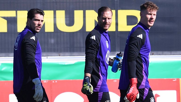 Stefan Ortega (l.)  will wieder spielen.