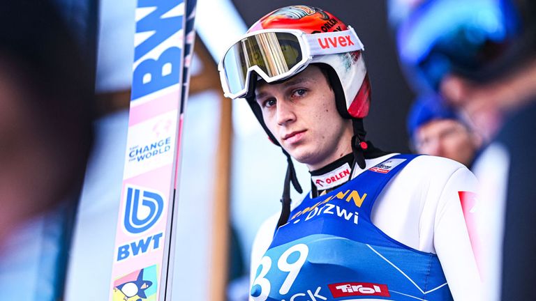 Pawel Wasek droht die Disqualifikation wegen verbotenem Wachs auf den Skiern.