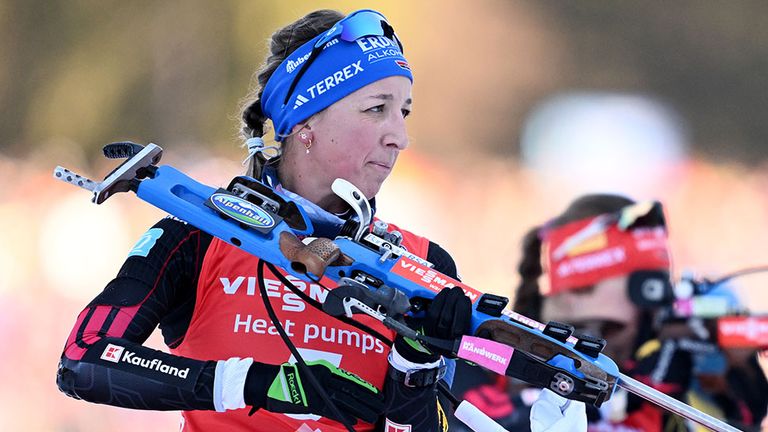 Deutschlands Biathlon-Star Franziska Preuß beim Anschießen.