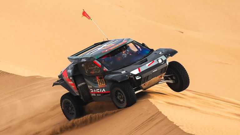 Nasser Al-Attiyah baut seinen Vorsprung bei der Rallye Dakar aus.