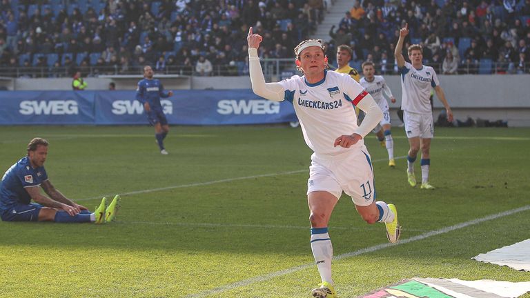 Fabian Reese gleicht gegen Karlsruhe aus. Für die Hertha geht es am Sonntag gegen den Tabellenzweiten Darmstadt. 