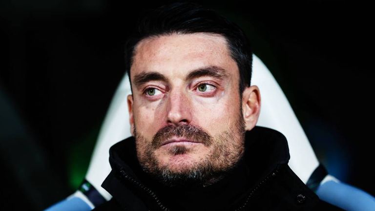 Albert Riera soll die Eintracht noch nach Europa führen.