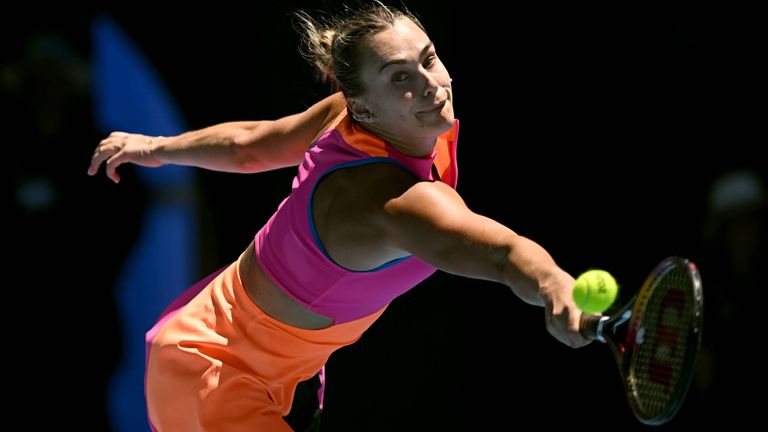 Aryna Sabalenka zieht bei den Australian Open ins Achtelfinale ein.