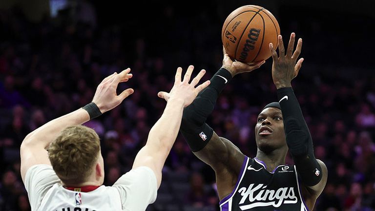 Dennis Schröder (r.) kassiert mit den Sacramento Kings in der NBA die zweite Niederlage in Folge.
