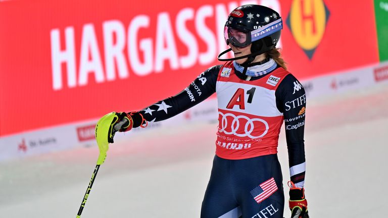 Mikaela Shiffrin gewinnt auch den Slalom in Flachau und baut ihre Gesamtführung weiter aus. 