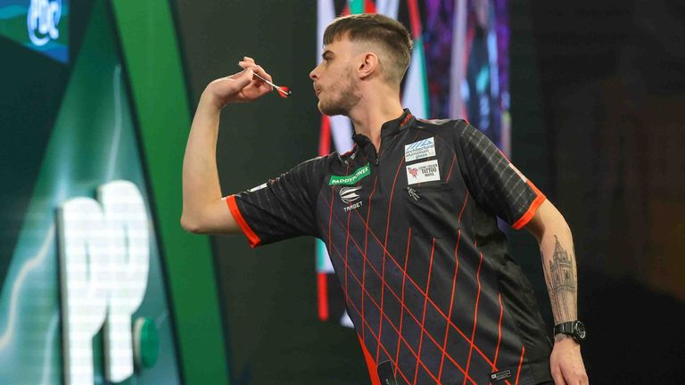 Hat bei der Darts-WM gegen die Regeln verstoßen: Debütant Dom Taylor.