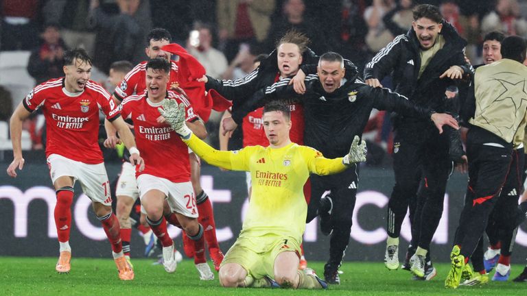 Last-Second-Treffer! Torwart (!!!) Anatoliy Trubin versetzt Benfica in einem irren Spiel in Ekstase.