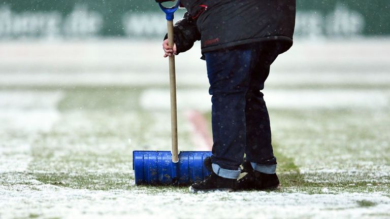 Die Anhänger von Union Berlin rufen zur Hilfe beim Bewältigen von Schnee und Eis auf.