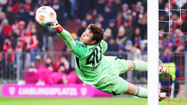 Hat Bayern-Keeper Jonas Urbig das Zeug zur Nummer eins bei den Münchnern?