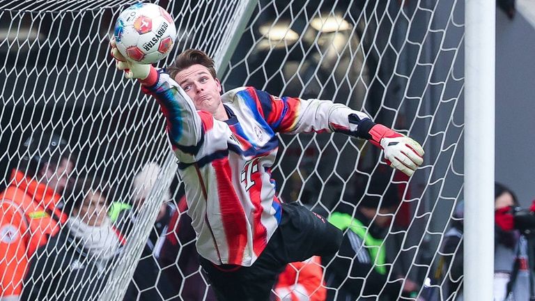 Kann Jonas Urbig Manuel Neuer im Bayern-Tor beerben?