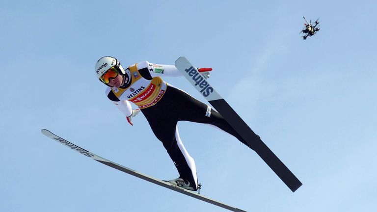 Domen Prevc ist der Sieger beim Skispringen in Garmisch-Partenkirchen mit 303,1 Punkten. Als nächstes geht es nach Innsbruck. 