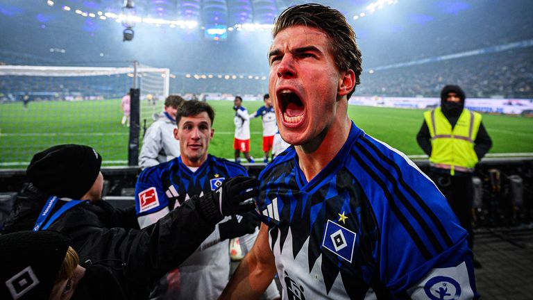 Luka Vuskovic bejubelt sein Tor zum 2:2 gegen den FC Bayern.