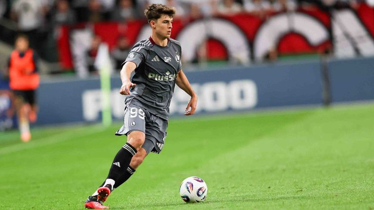 Noah Weißhaupt bricht seine Zelte in der polnischen Landeshauptstadt frühzeitig ab und schließt sich Hannover 96 an.