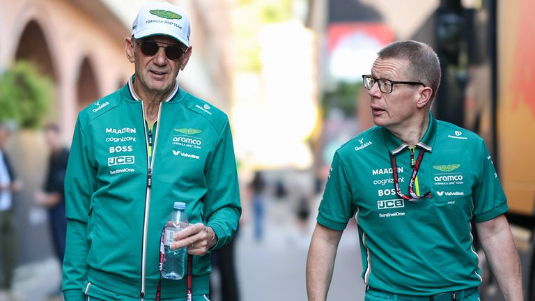Ex-Teamchef und aktueller Chef-Stratege Andy Cowell (r.) hat wohl bei Aston Martin hingeschmissen und wird den Rennstall verlassen. 