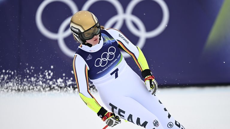 Emma Aicher scheidet im Super G aus.