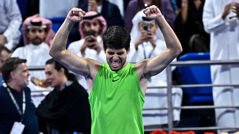 Carlos Alcaraz jubelte im Finale gegen Arthur Fils.