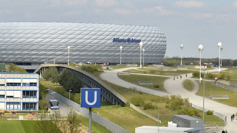 Es droht die Verlegung des Pokalkrachers Bayern gegen Leipzig wegen Streik in München.