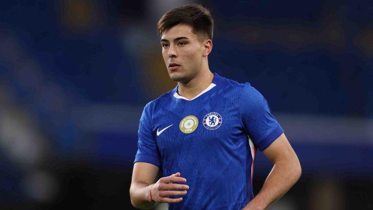 Aaron Anselmino wechselt auf Leihbasis von Chelsea nach Straßburg.