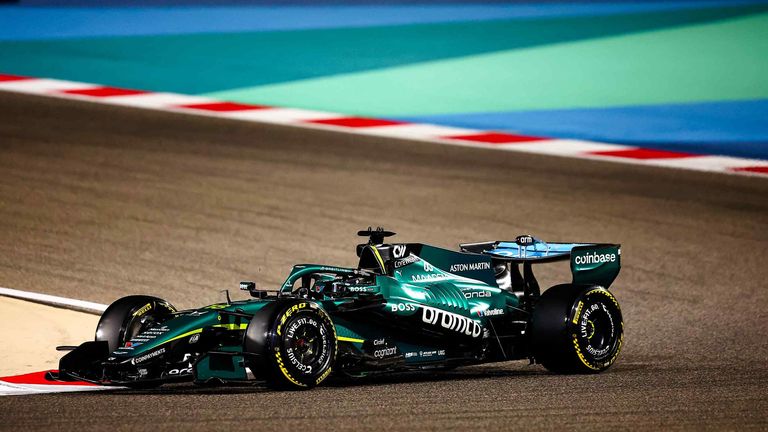 Der neue Aston Martin AMR26 in Bahrain.