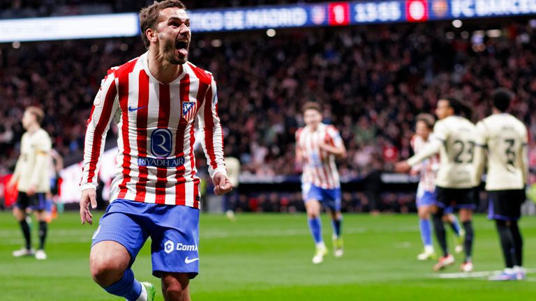 Antoine Griezmann bejubelt seinen Treffer beim klaren Sieg von Atletico gegen Barca. 
